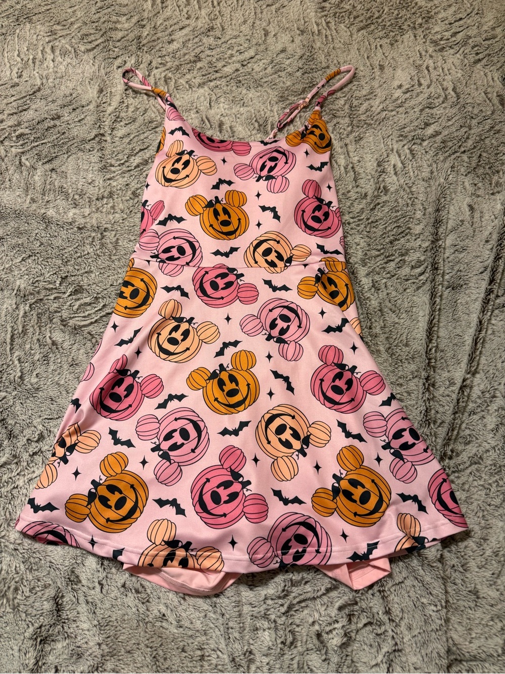 Women’s Active Dress Mickey and Minnie Mouse jack-o'-lantern pumpkins and bats.